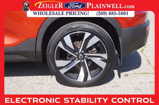 2023 VOLVO XC40 - Image 9