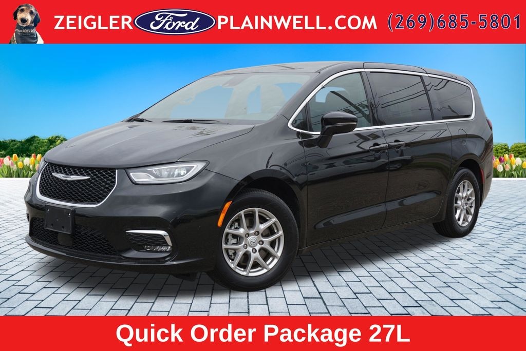 Used 2025 Chrysler Pacifica Select Van Passenger Van