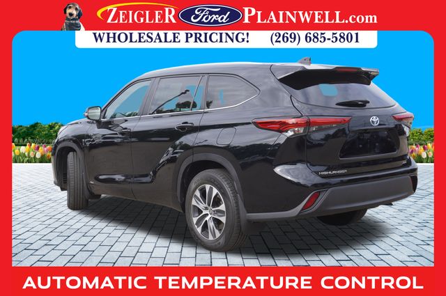 2023 Toyota Highlander Hybrid XLE photo 3