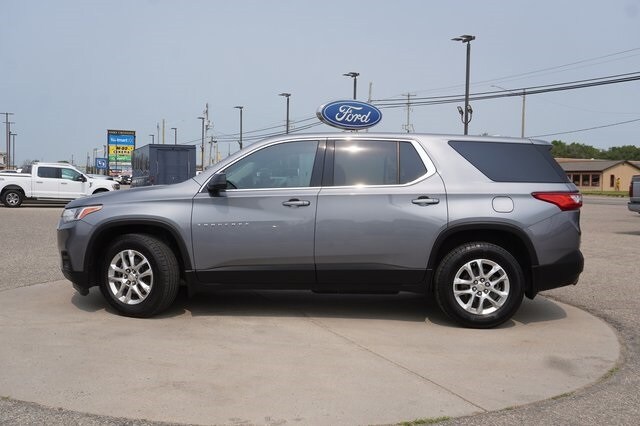 2021 Chevrolet Traverse LS photo 2