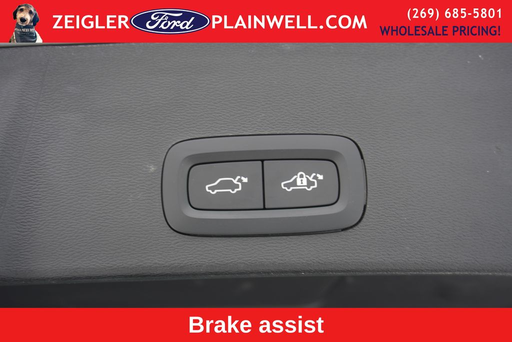 2024 VOLVO XC40 - Image 11