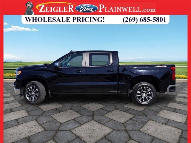 2022 Chevrolet Silverado 1500 LT photo 2