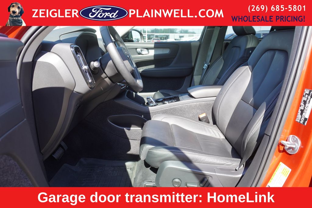 2023 VOLVO XC40 - Image 17