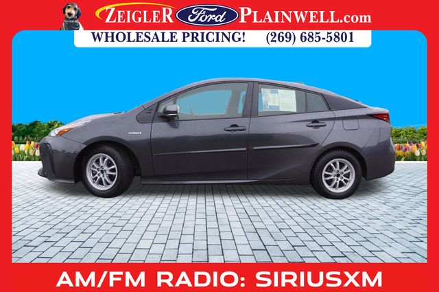 2022 Toyota Prius L Hybrid photo 2