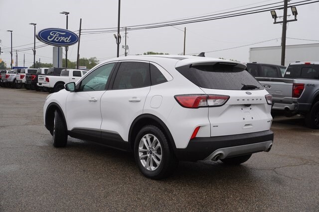 2020 Ford Escape SE photo 3