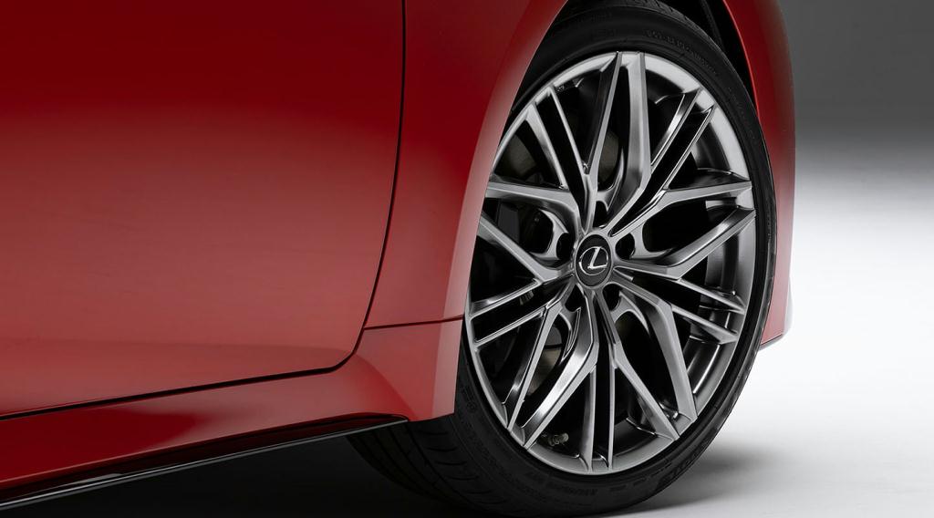 2022 Lexus IS 500 Wheel