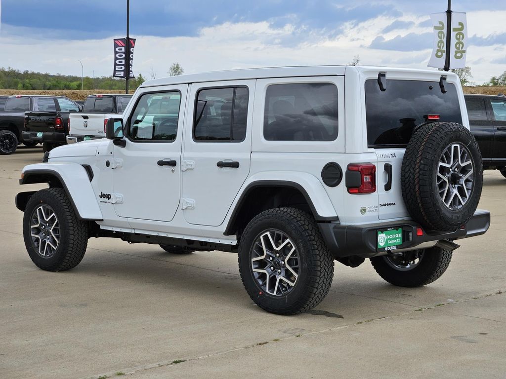 2025 Jeep Wrangler Sahara photo 4