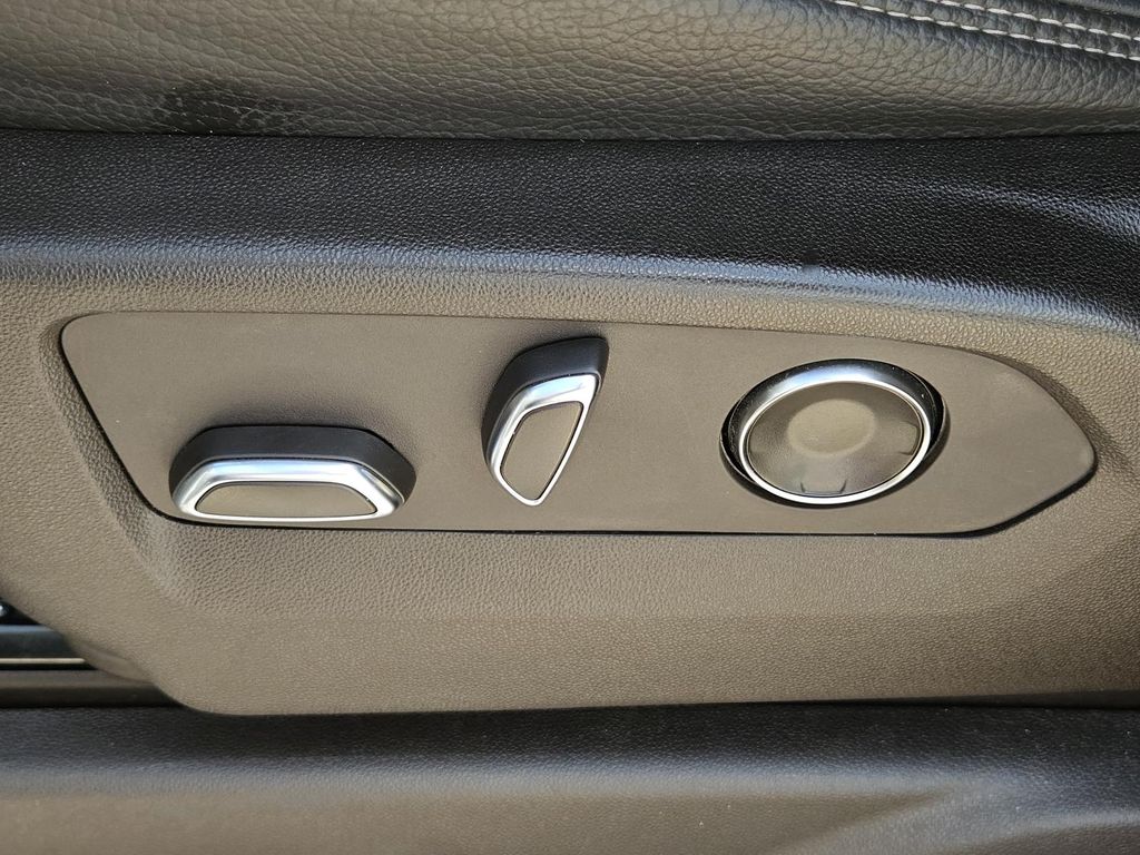 2021 GMC Yukon Denali - Photo 31
