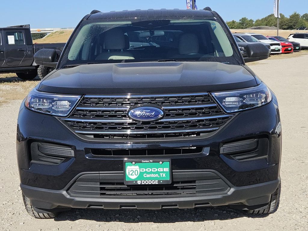 2023 Ford Explorer XLT photo 2