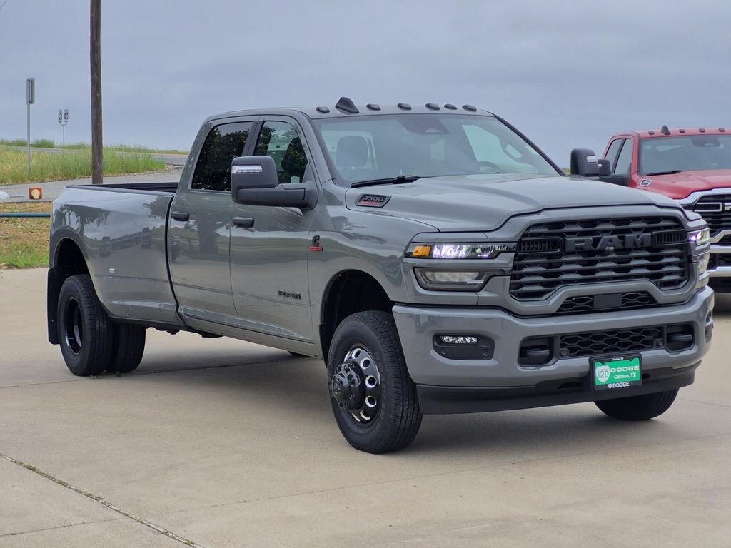 New 2026 Ram 3500 LONE STAR CREW CAB 4X4 8' BOX Pickup