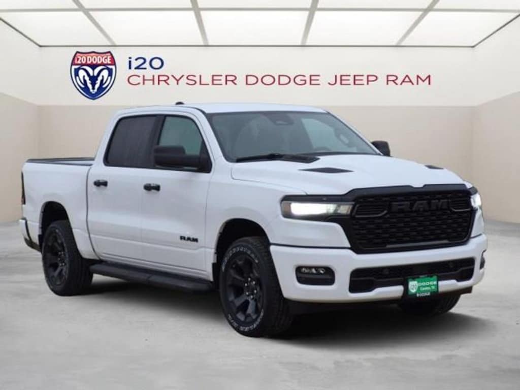 New 2026 Ram 1500 EXPRESS CREW CAB 4X4 5'7 BOX Pickup