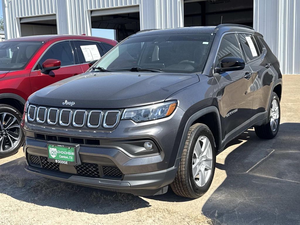 2022 Jeep Compass Latitude photo 2