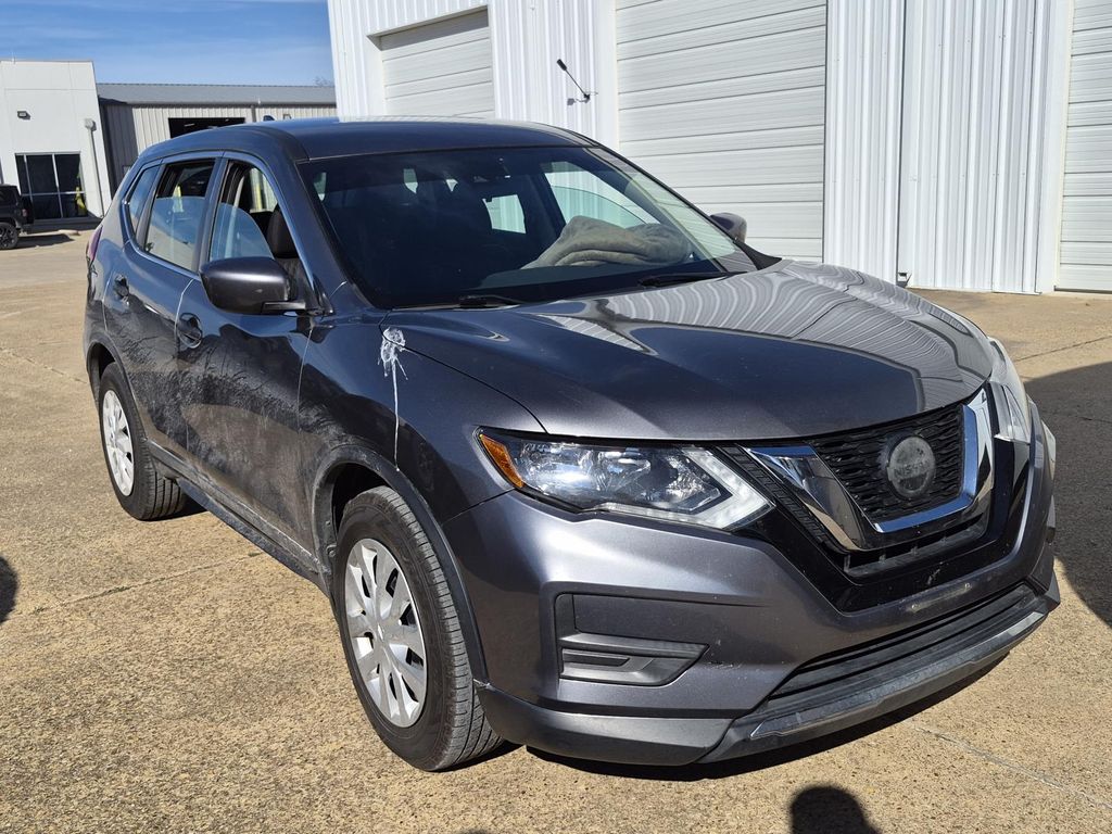 2020 Nissan Rogue S's photo