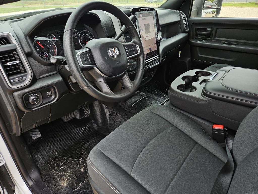 2025 RAM 3500 Chassis Tradesman - Photo 12