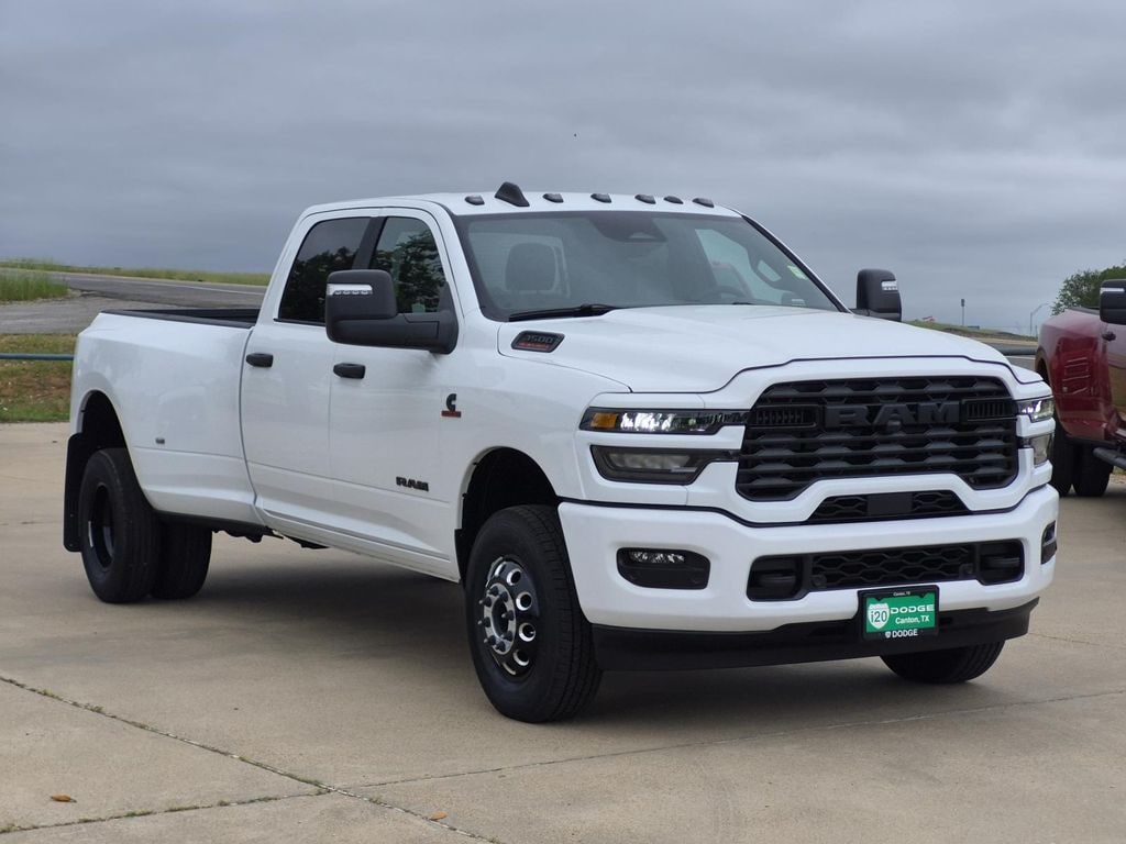 New 2026 Ram 3500 LONE STAR CREW CAB 4X4 8' BOX Pickup