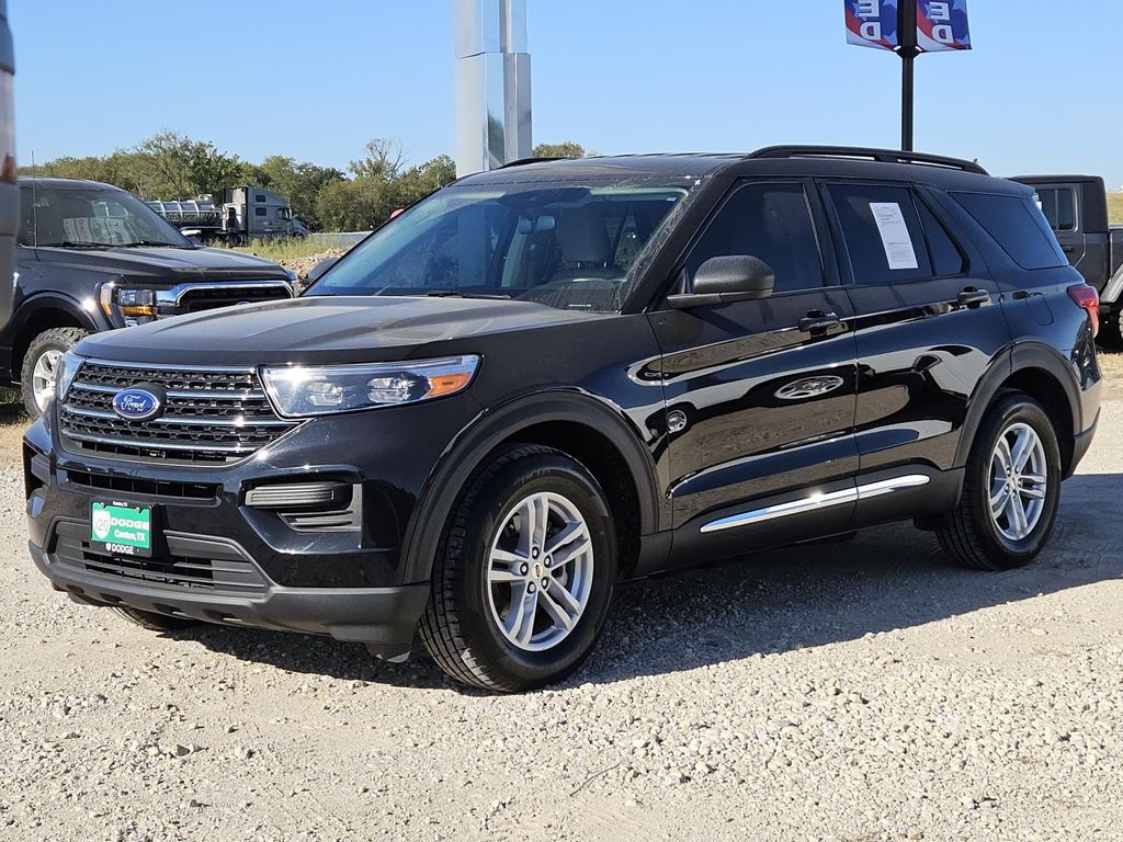 2023 Ford Explorer XLT photo 3