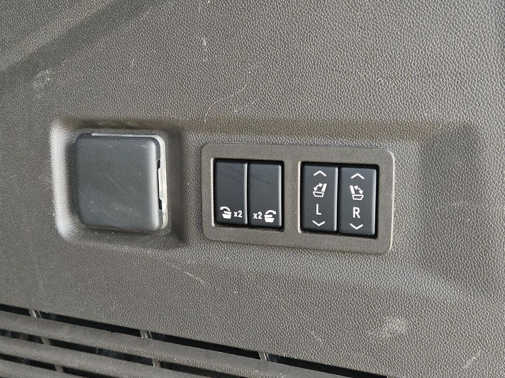 2021 GMC Yukon Denali - Photo 12