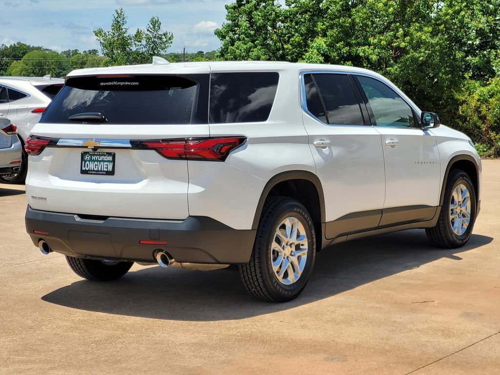 2023 Chevrolet Traverse LS photo 3