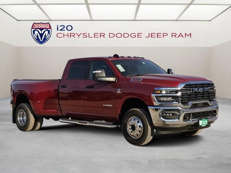 New 2026 Ram 3500 LONE STAR CREW CAB 4X4 8' BOX