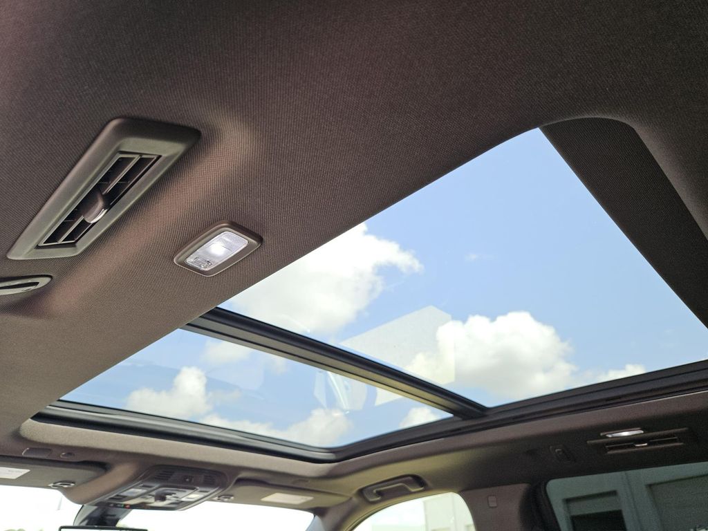 2021 GMC Yukon Denali - Photo 35