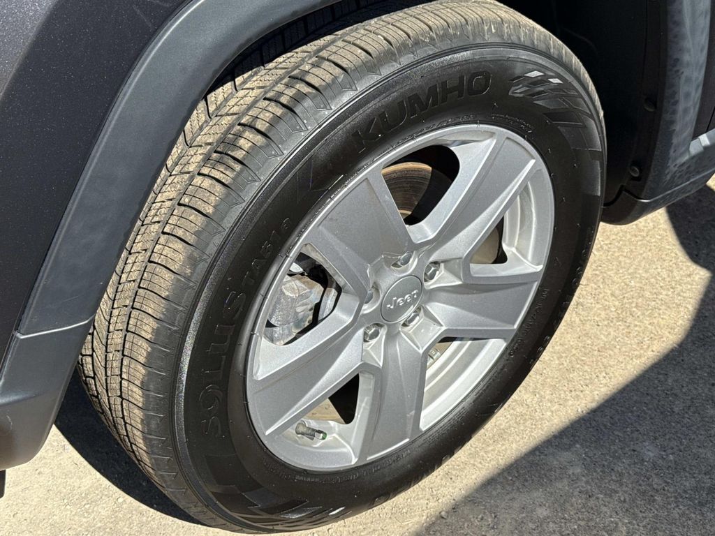 2022 Jeep Compass Latitude photo 3