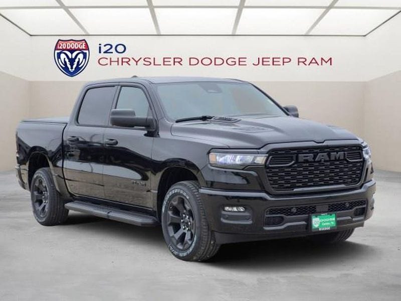 New 2026 Ram 1500 EXPRESS CREW CAB 4X4 5'7 BOX