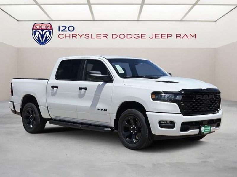 New 2026 Ram 1500 EXPRESS CREW CAB 4X4 5'7 BOX