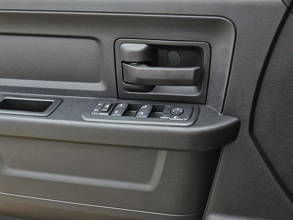 2025 RAM 3500 Chassis Tradesman - Photo 11