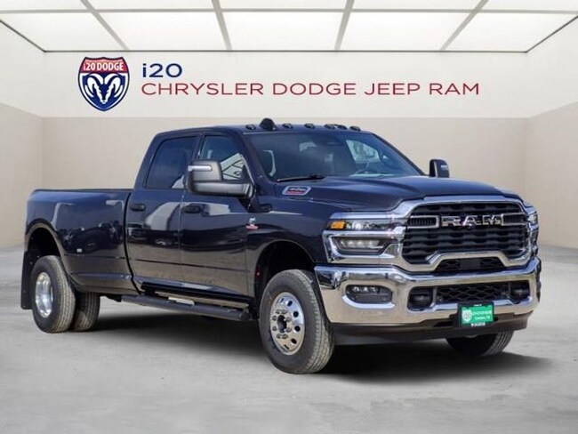 2026 Ram 3500 TRADESMAN CREW CAB 4X4 8' BOX Pickup