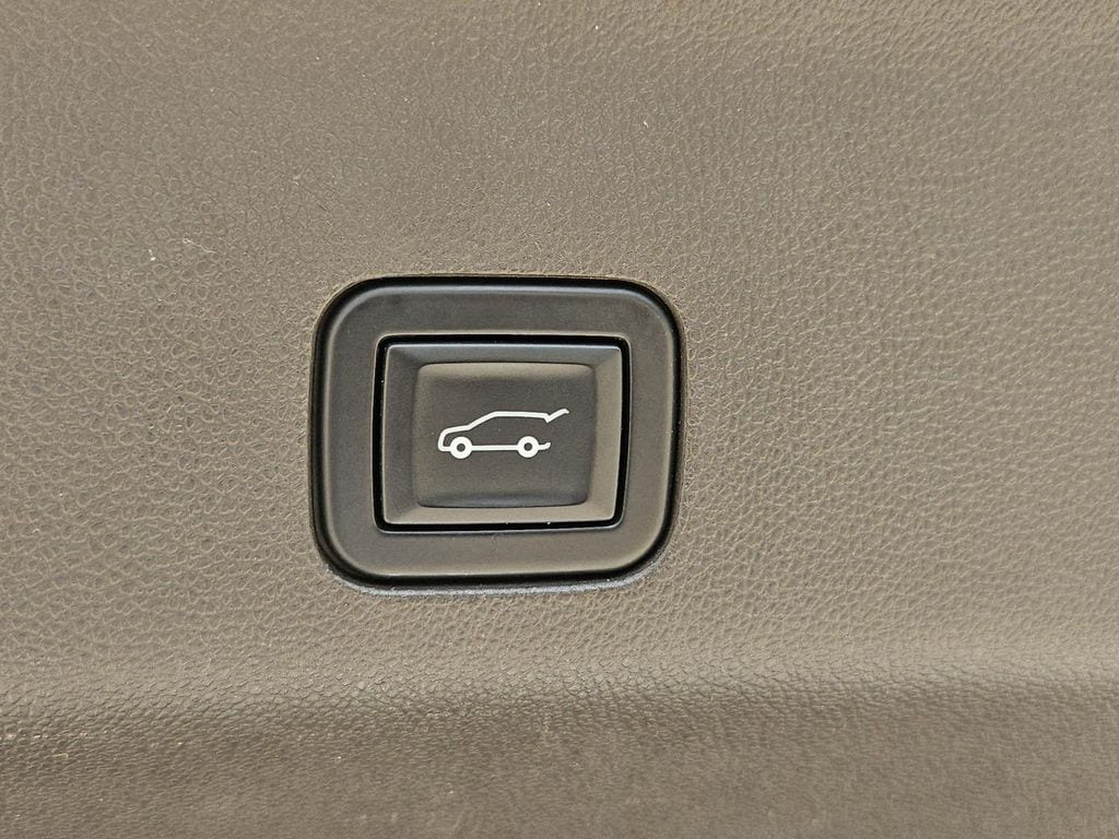 2021 GMC Yukon Denali - Photo 11