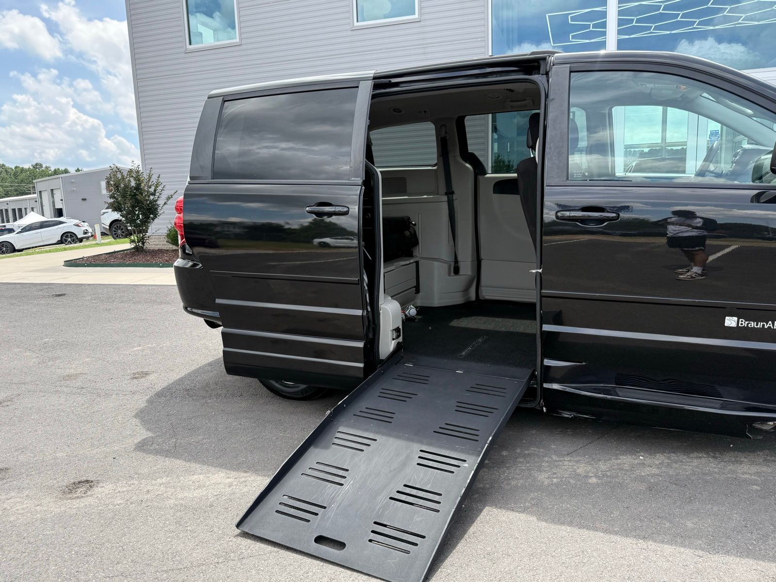 2013 Dodge Grand Caravan SXT - Photo 28