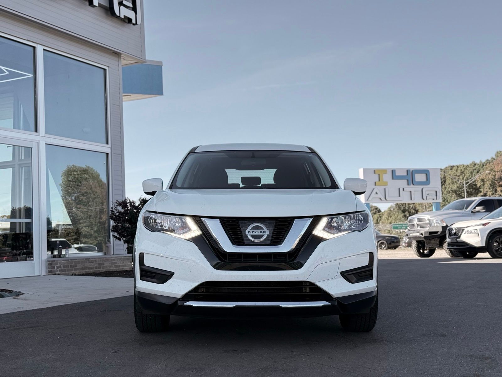 2017 Nissan Rogue S photo 2