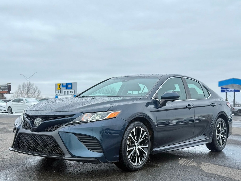 Used 2018 Toyota Camry SE Sedan