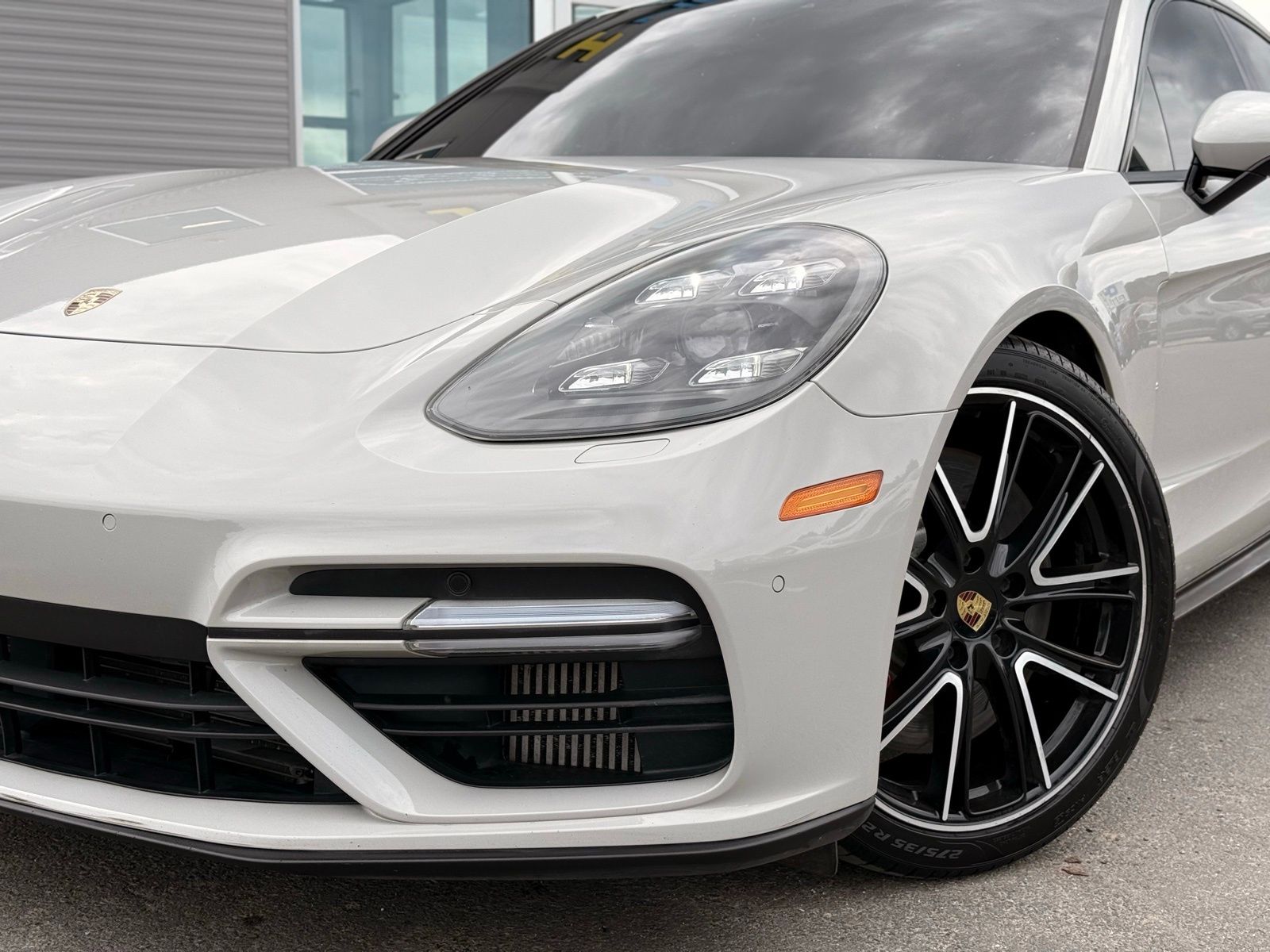 2018 Porsche Panamera Turbo photo 3