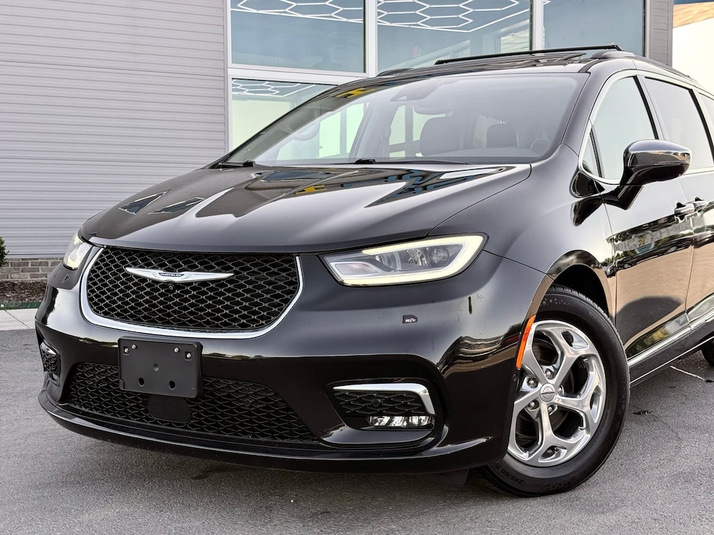 Used 2022 Chrysler Pacifica Limited Minivan/Van