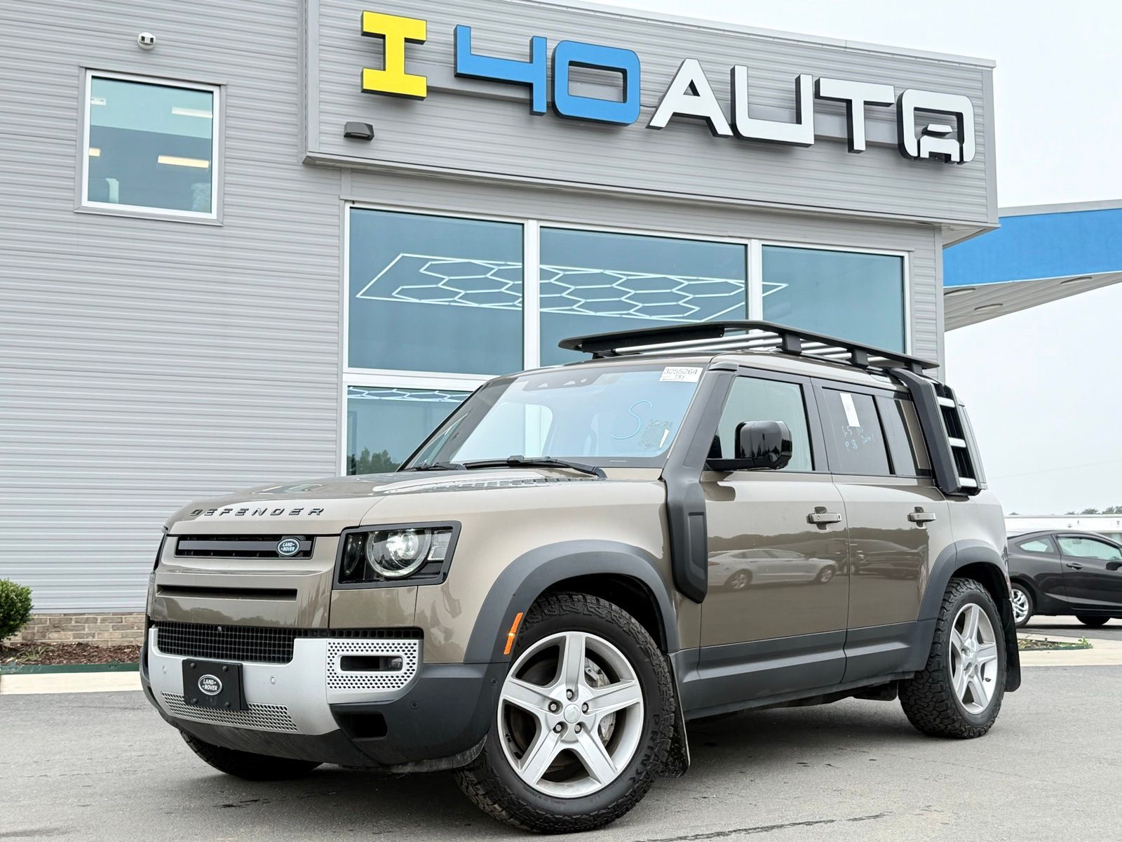 2020 Land Rover Defender SE's photo
