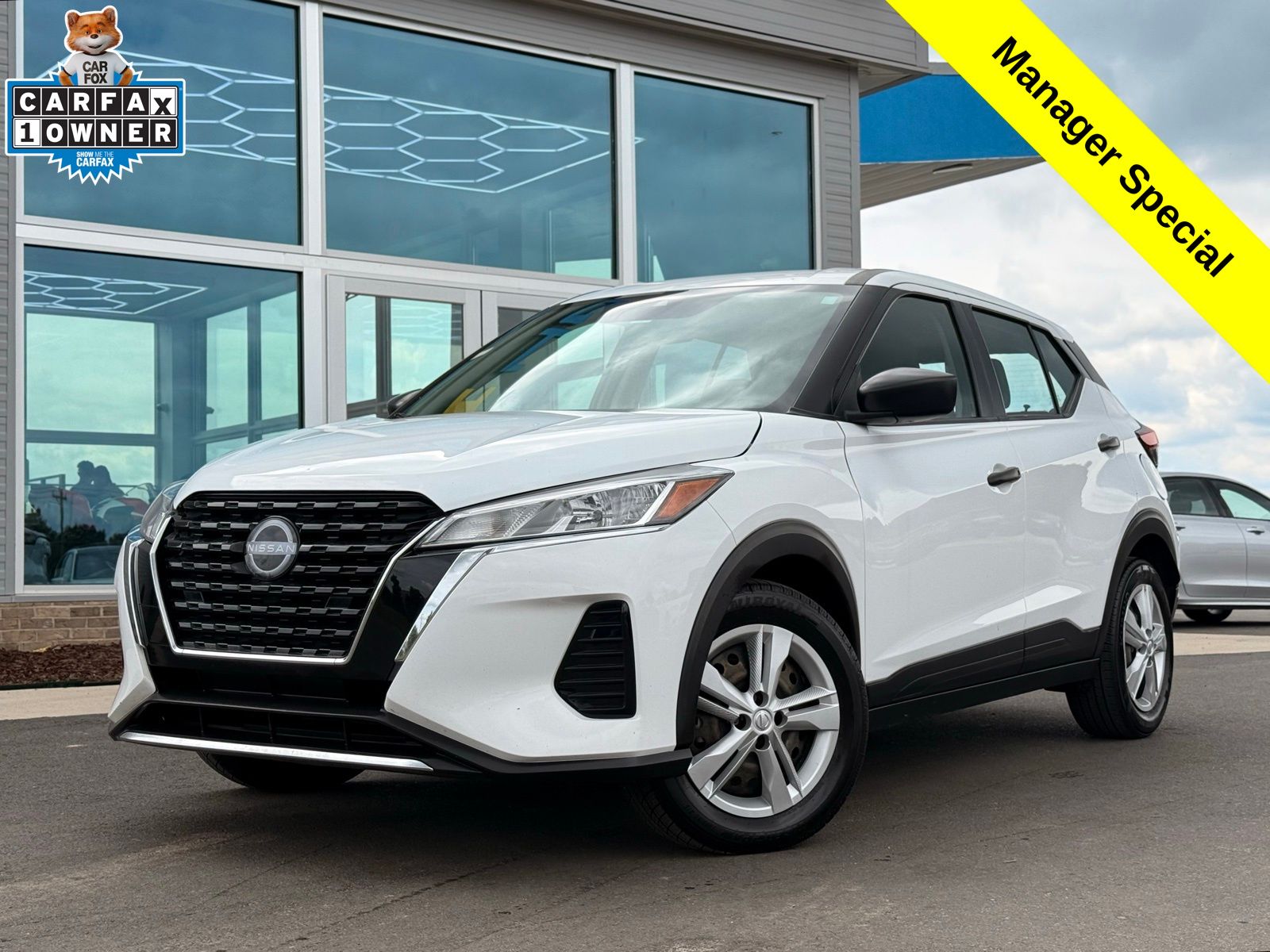 2023 Nissan Kicks S's photo