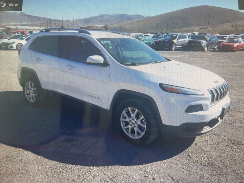 Used 2018 Jeep Cherokee Latitude SUV