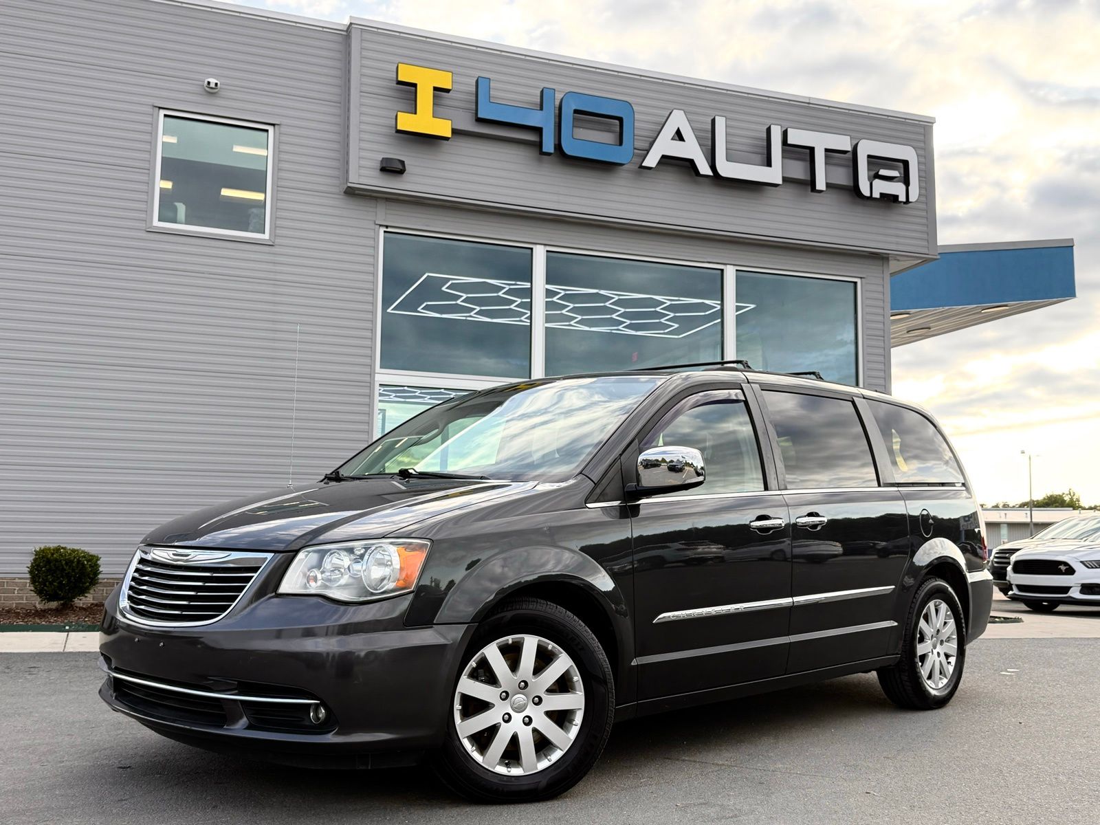 2012 Chrysler Town & Country Touring-L's photo