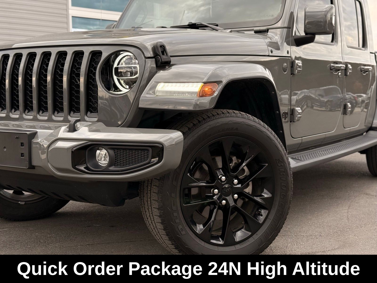 2022 Jeep Gladiator High Altitude photo 2