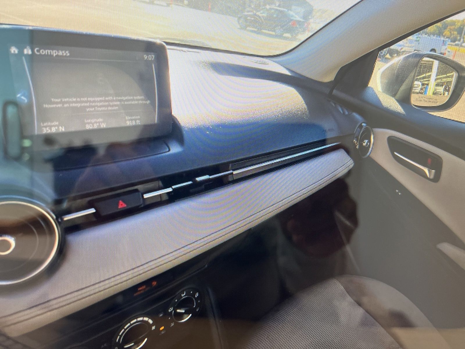 2020 Toyota Yaris LE photo 3