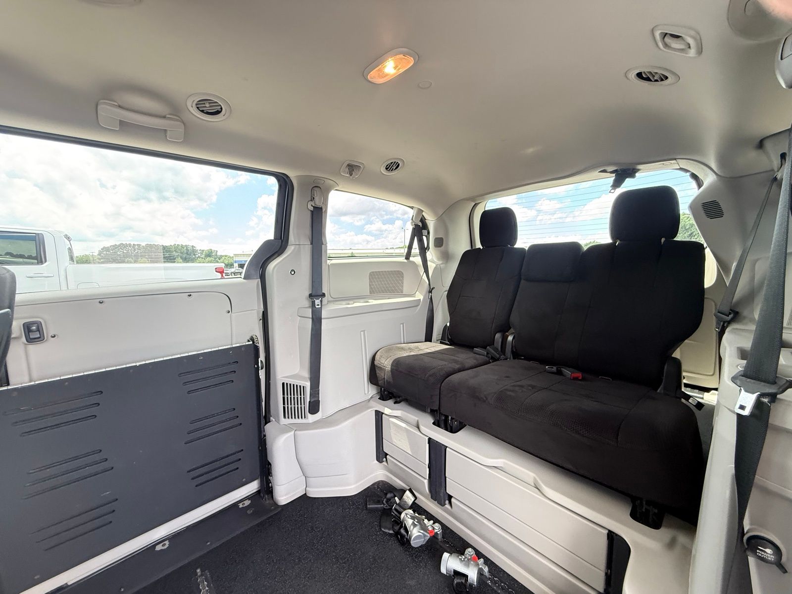 2013 Dodge Grand Caravan SXT - Photo 25