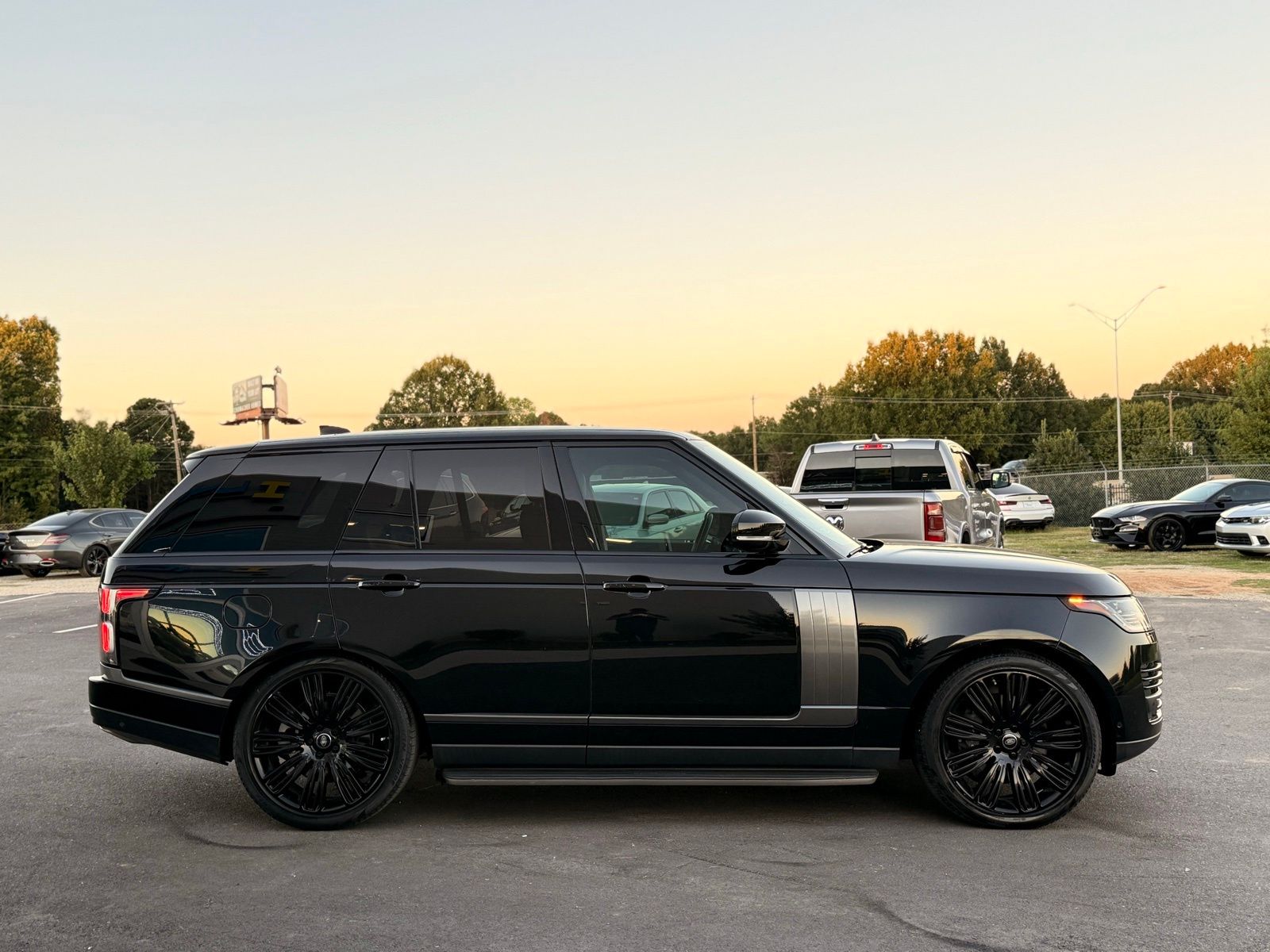 2020 Land Rover Range Rover HSE photo 2