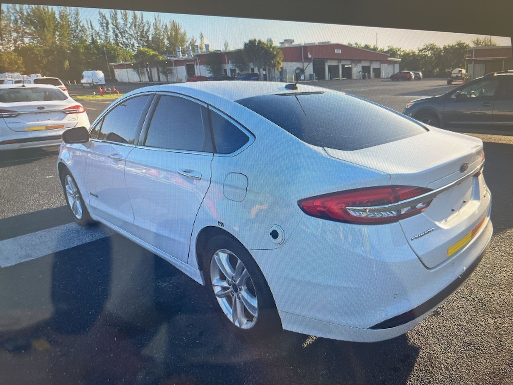 Used 2018 Ford Fusion Hybrid SE Sedan