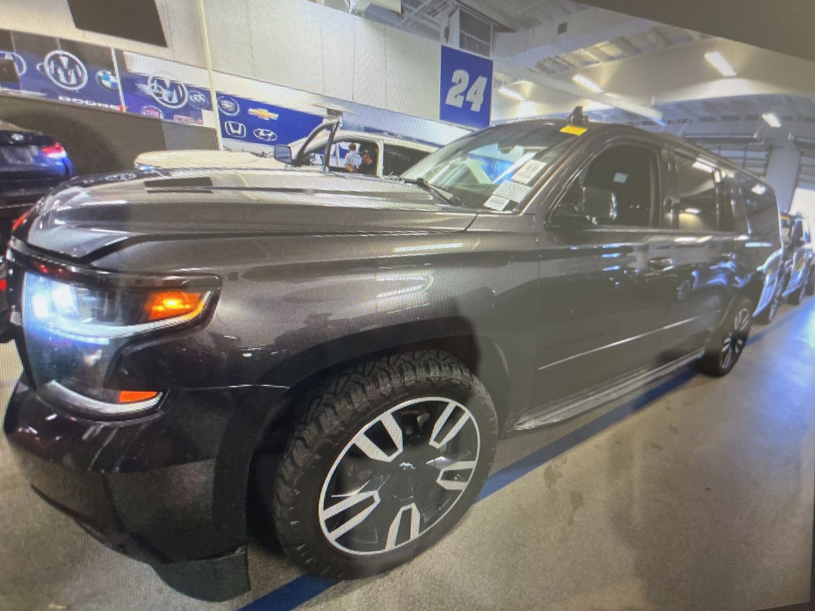 2018 Chevrolet Suburban Premier's photo