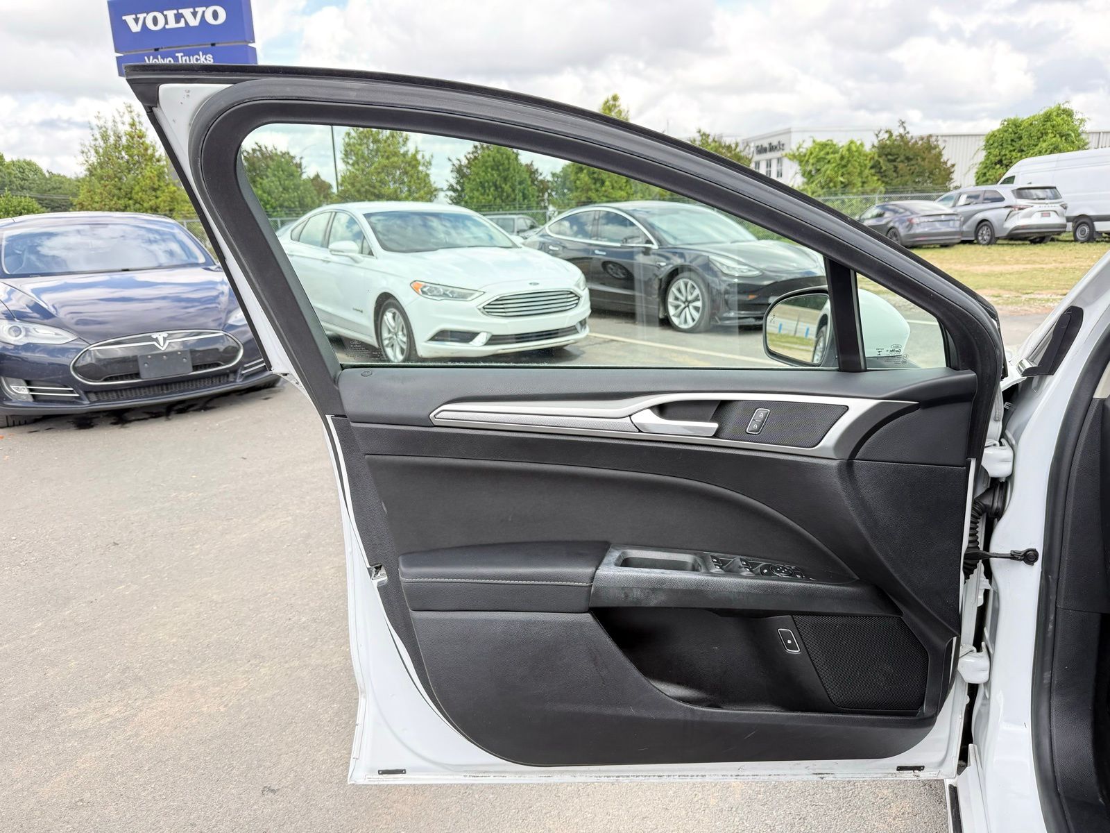 2019 Ford Fusion SE's photo