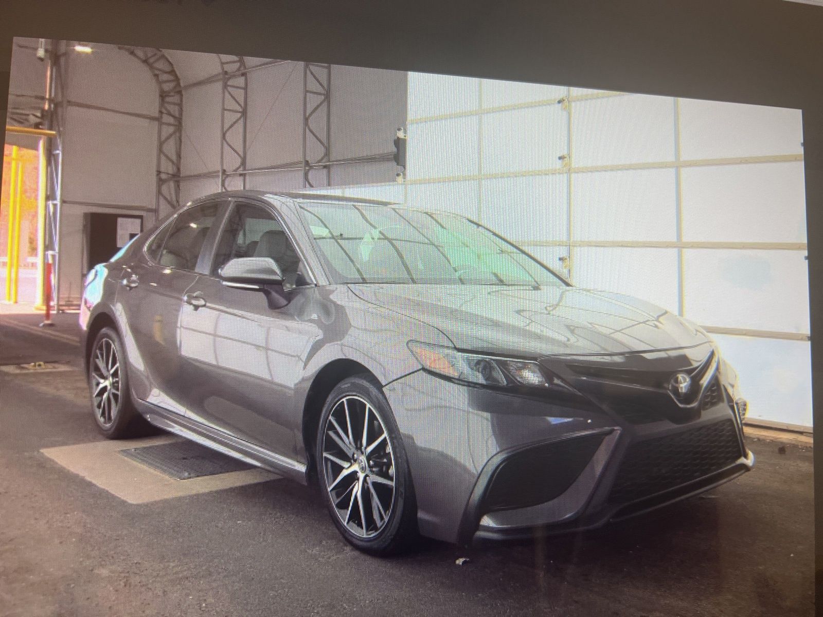 2022 Toyota Camry SE photo 4