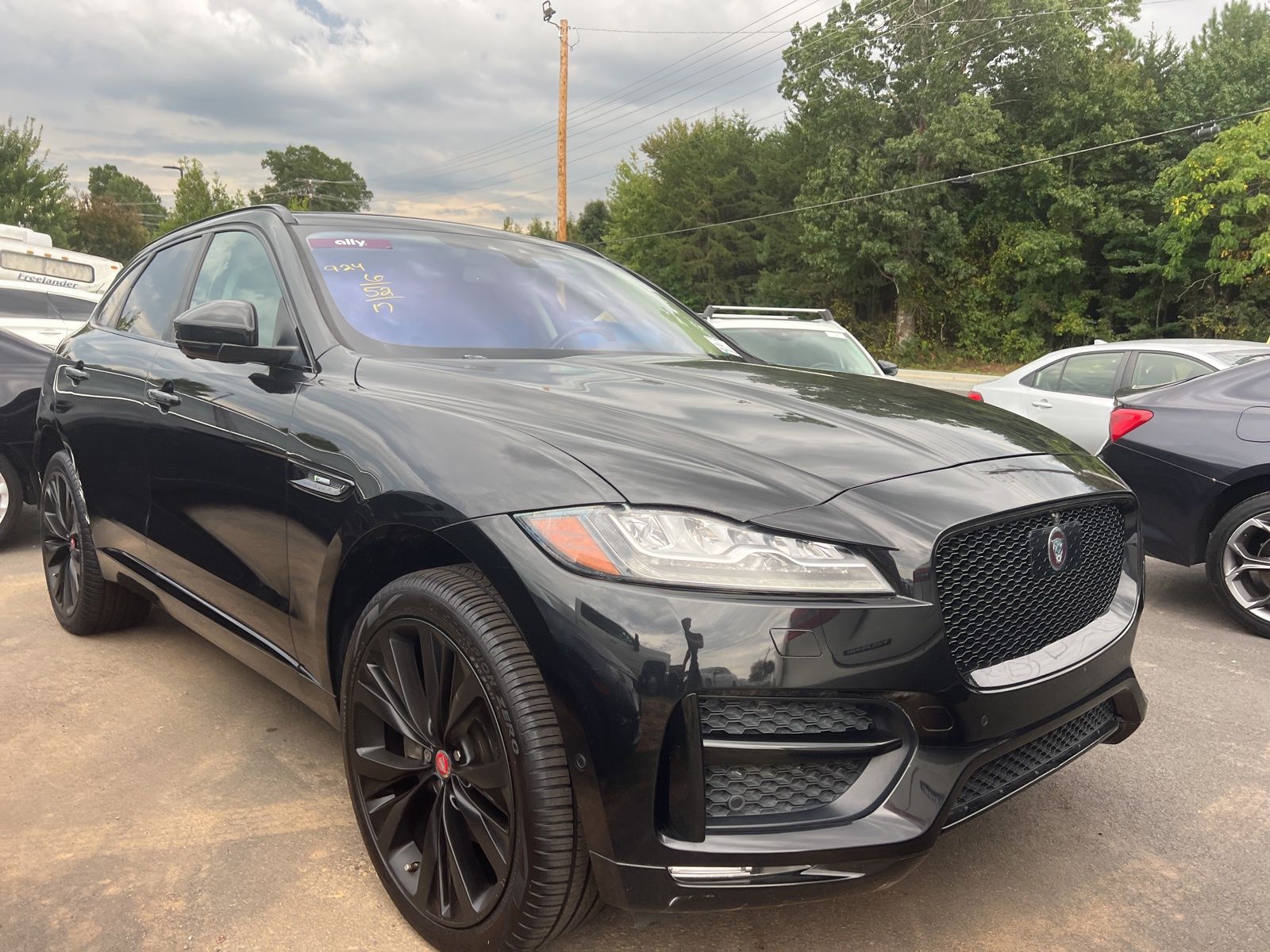 2017 Jaguar F-PACE R-Sport photo 4