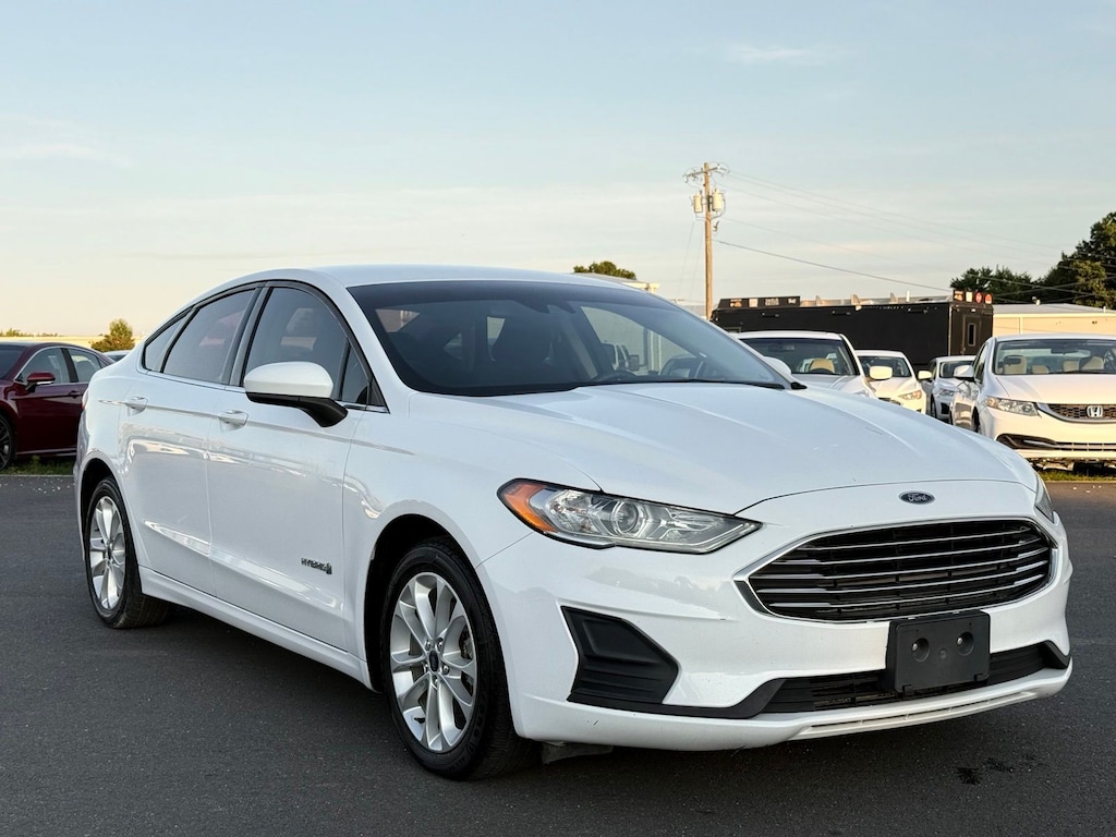 Used 2019 Ford Fusion Hybrid SE Sedan