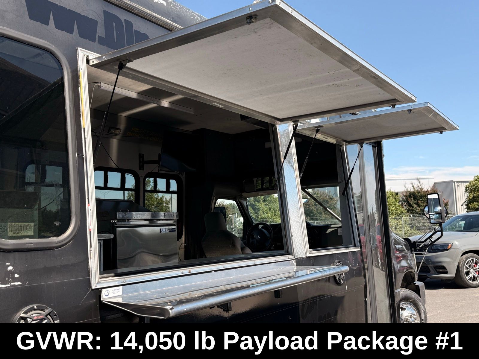 2009 Ford E-450 photo 2